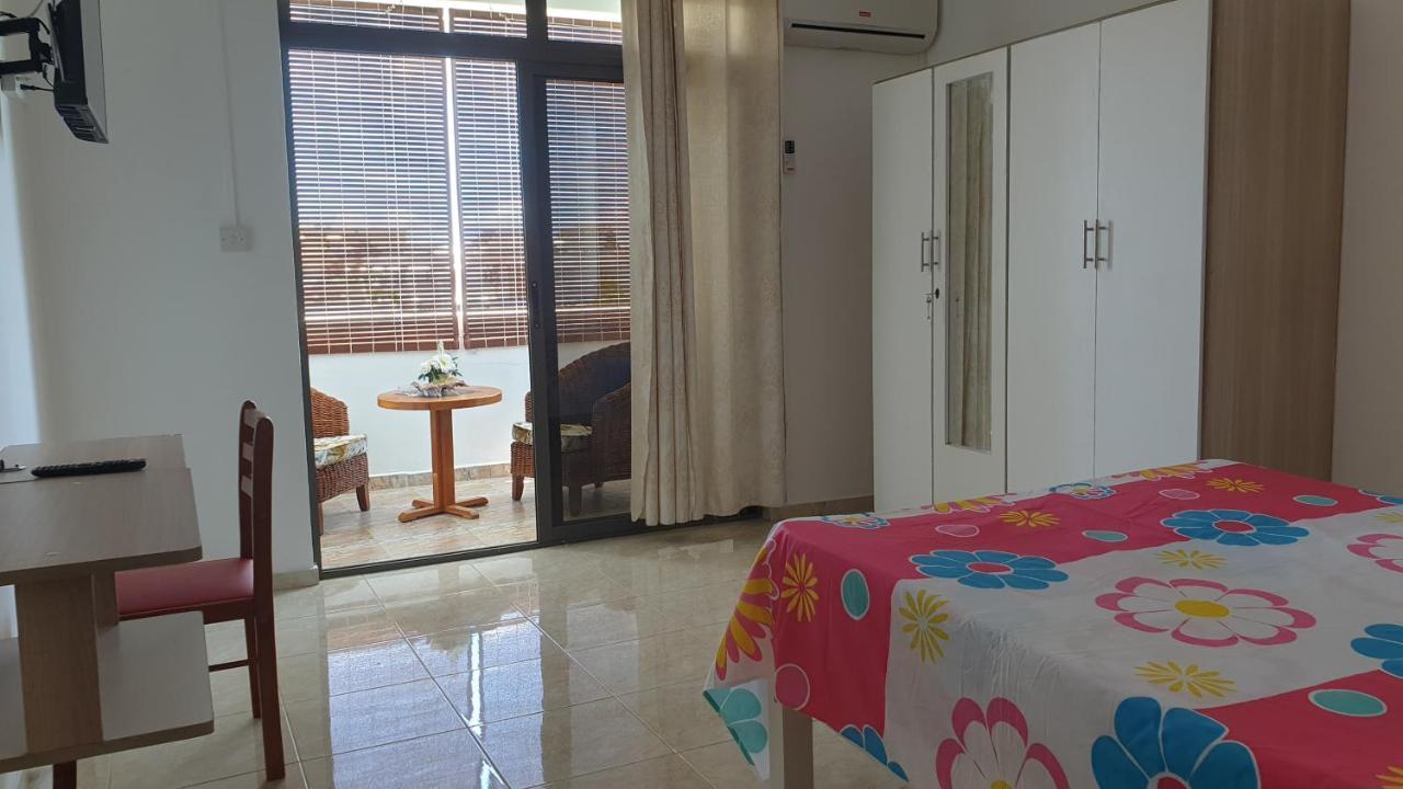 Appartamento Chez Johnny Grand Baie Esterno foto