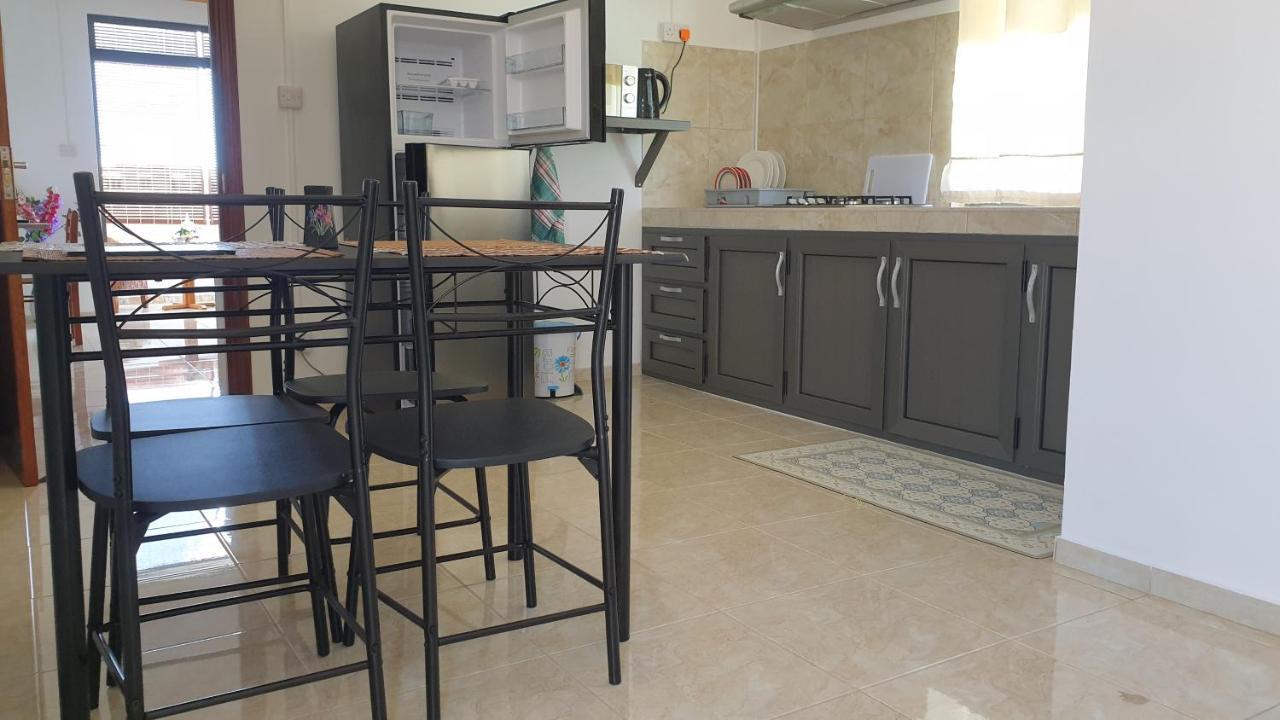Appartamento Chez Johnny Grand Baie Esterno foto